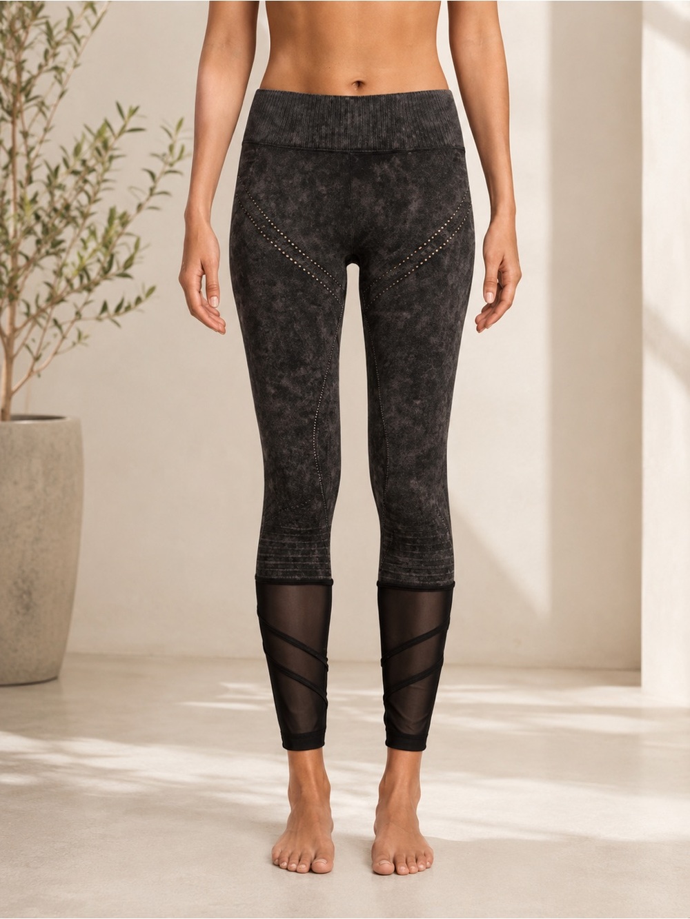 Blanc Noir Gray & Black Excel Leggings Medium NWT